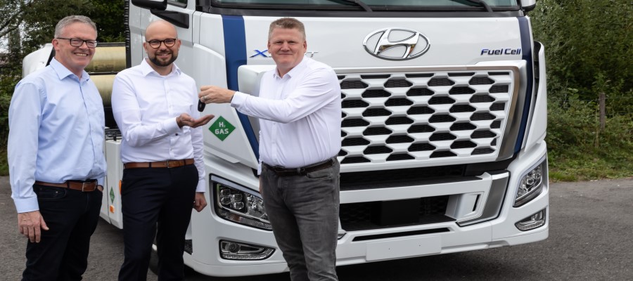 MEWA übergibt den ersten Hyundai 4x2 Wasserstoff-lkw für Deutschland an Aufbauer